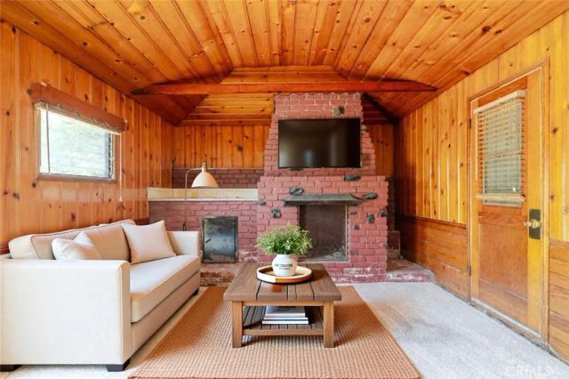 2477 Richelieu Avenue, Los Angeles, CA 90032
