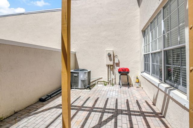 608 NW 25TH Avenue, Boynton Beach, FL 33426