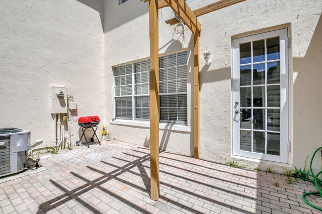 608 NW 25TH Avenue, Boynton Beach, FL 33426