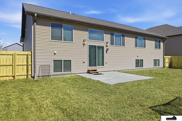 9921 Sweet Water Road, Lincoln, NE 68527