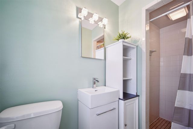 2061 NW 80th Court, Clive, IA 50325