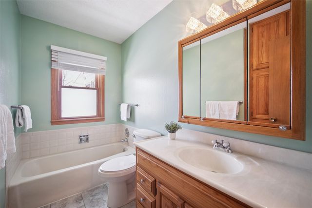 2061 NW 80th Court, Clive, IA 50325