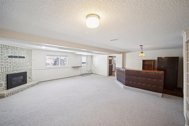 2061 NW 80th Court, Clive, IA 50325