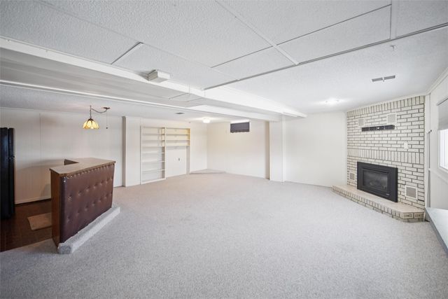 2061 NW 80th Court, Clive, IA 50325