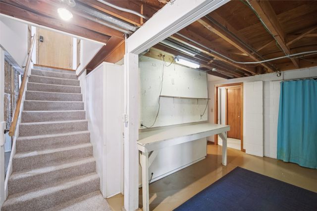 2061 NW 80th Court, Clive, IA 50325