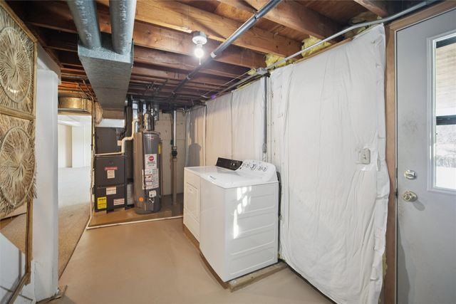 2061 NW 80th Court, Clive, IA 50325