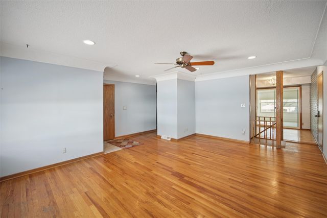 2061 NW 80th Court, Clive, IA 50325