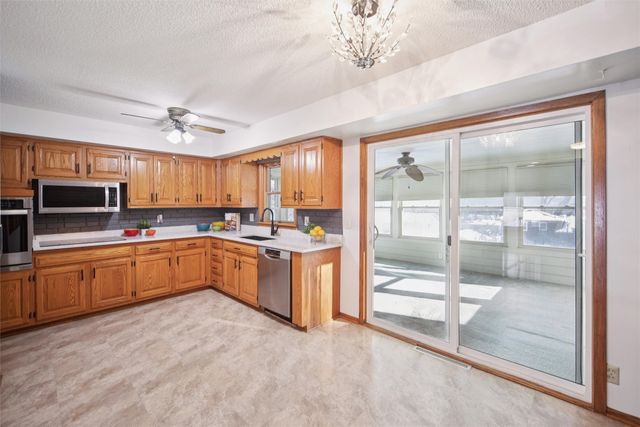 2061 NW 80th Court, Clive, IA 50325