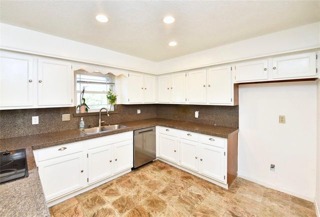 2730 Colony Drive, Sugar Land, TX 77479