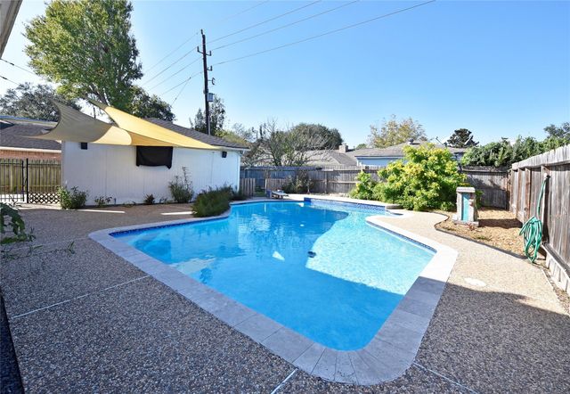 2730 Colony Drive, Sugar Land, TX 77479