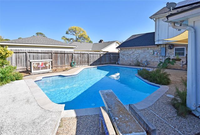 2730 Colony Drive, Sugar Land, TX 77479