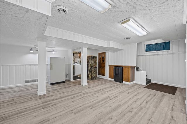 153 Rawlinson Rd, Irondequoit, NY 14617
