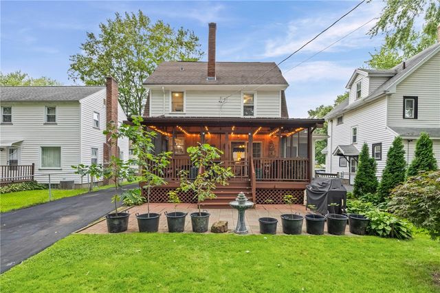 153 Rawlinson Rd, Irondequoit, NY 14617