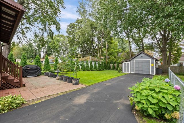 153 Rawlinson Rd, Irondequoit, NY 14617