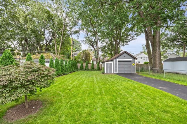153 Rawlinson Rd, Irondequoit, NY 14617
