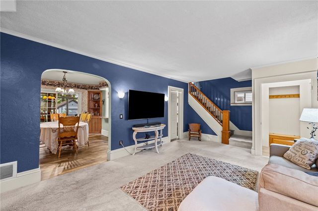 153 Rawlinson Rd, Irondequoit, NY 14617
