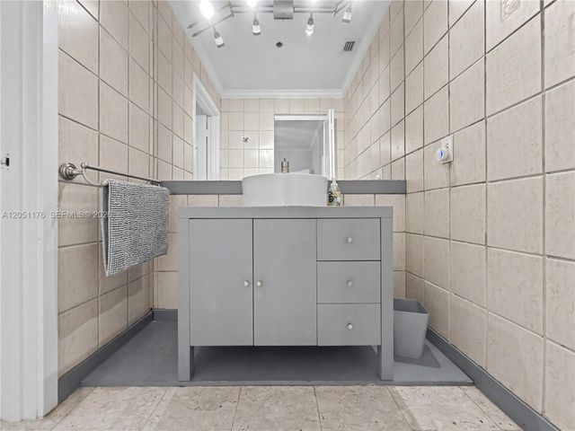 2124 Fisher Island Dr 2124, Miami Beach, FL 33109