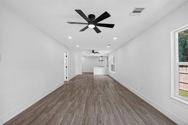 106 S 9th Street, Houston, TX 77562