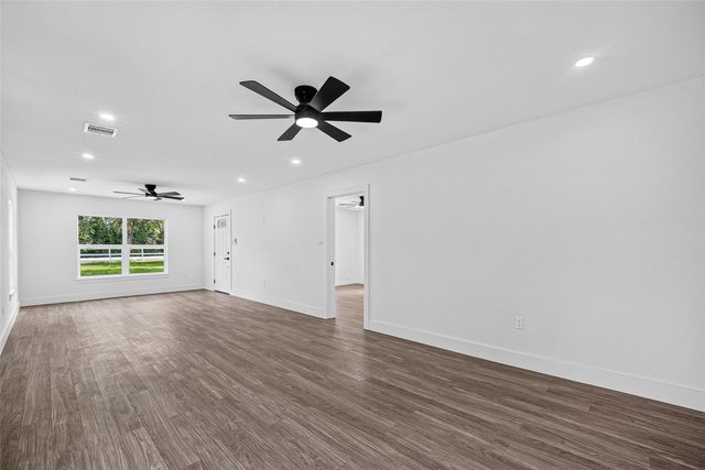 106 S 9th Street, Houston, TX 77562