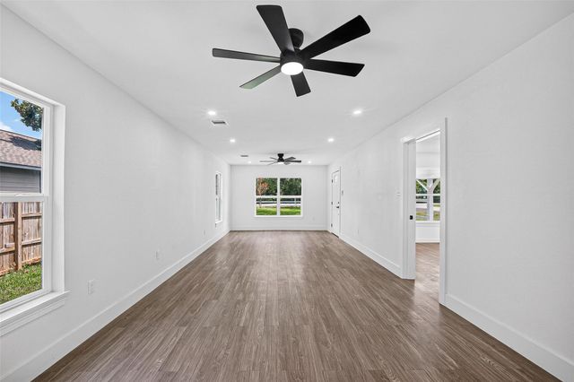106 S 9th Street, Houston, TX 77562