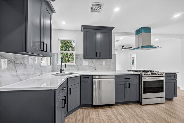 106 S 9th Street, Houston, TX 77562