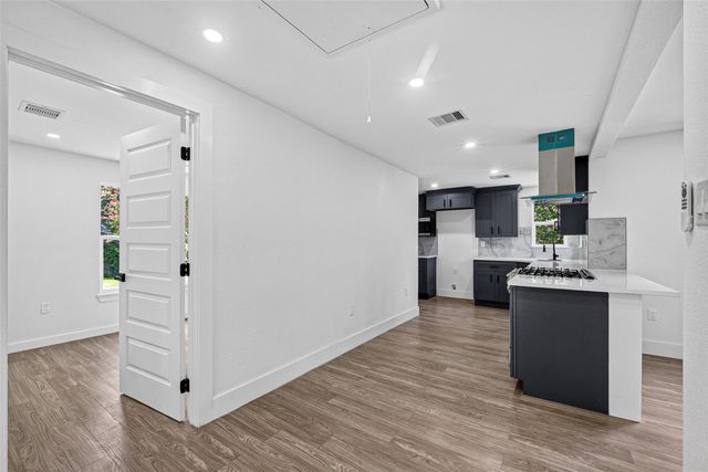 106 S 9th Street, Houston, TX 77562