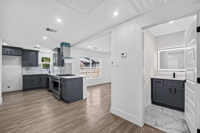 106 S 9th Street, Houston, TX 77562
