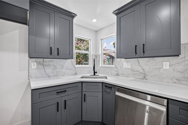 106 S 9th Street, Houston, TX 77562