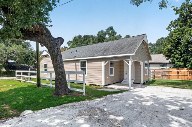 106 S 9th Street, Houston, TX 77562