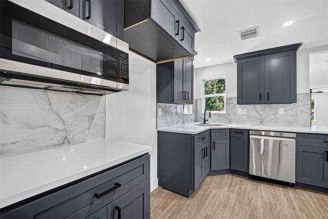 106 S 9th Street, Houston, TX 77562