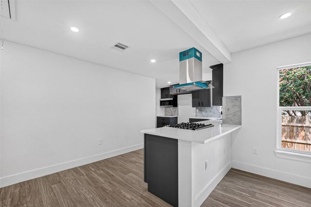 106 S 9th Street, Houston, TX 77562