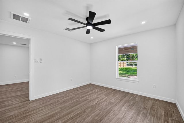 106 S 9th Street, Houston, TX 77562