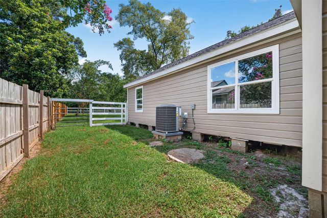 106 S 9th Street, Houston, TX 77562