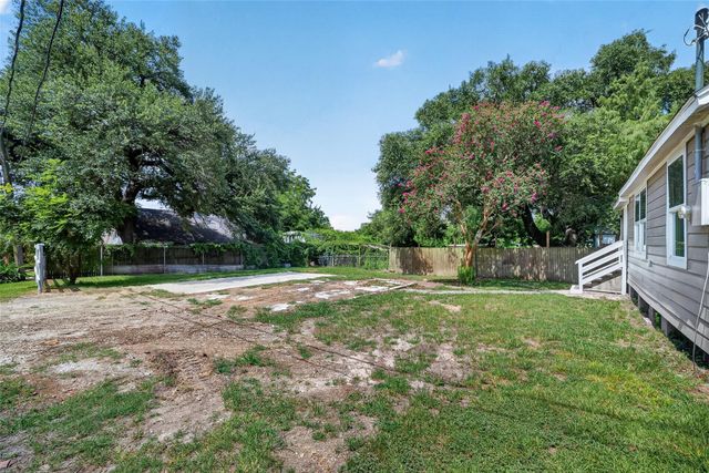 106 S 9th Street, Houston, TX 77562