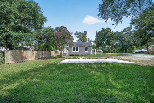 106 S 9th Street, Houston, TX 77562
