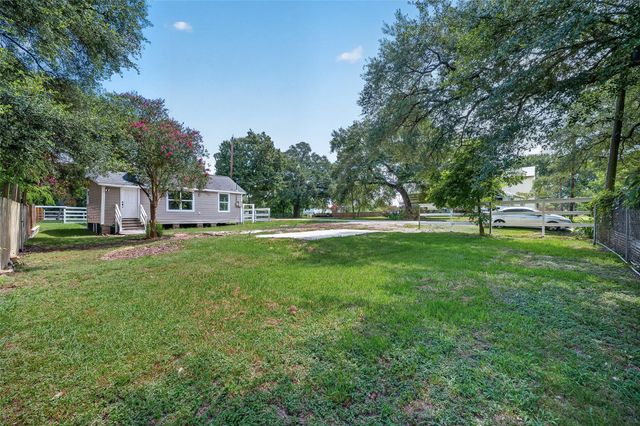 106 S 9th Street, Houston, TX 77562