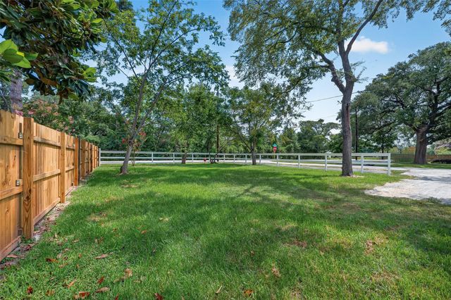 106 S 9th Street, Houston, TX 77562