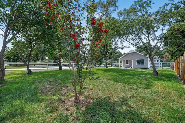 106 S 9th Street, Houston, TX 77562