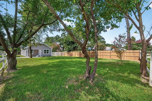 106 S 9th Street, Houston, TX 77562
