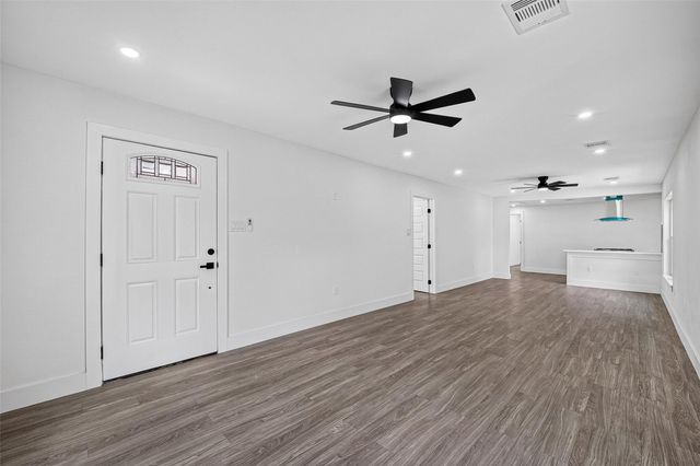 106 S 9th Street, Houston, TX 77562