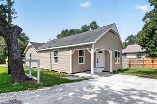 106 S 9th Street, Houston, TX 77562