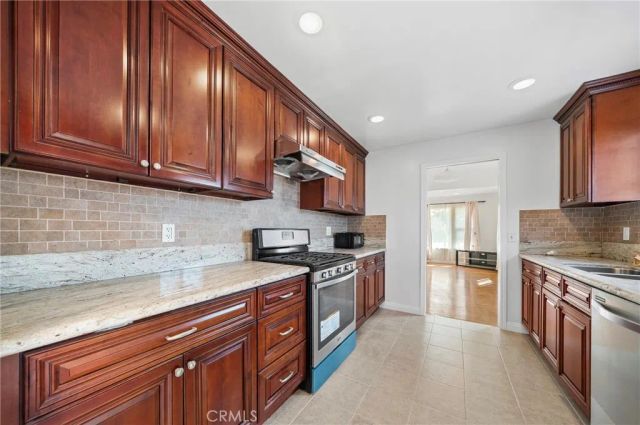 517 N Soldano, Azusa, CA 91702