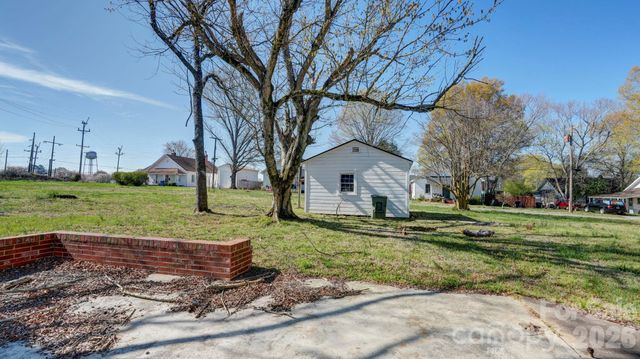 224 W Mills Avenue, Mooresville, NC 28115