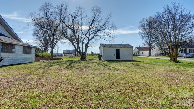 224 W Mills Avenue, Mooresville, NC 28115