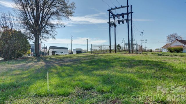 224 W Mills Avenue, Mooresville, NC 28115