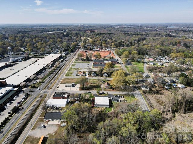 224 W Mills Avenue, Mooresville, NC 28115