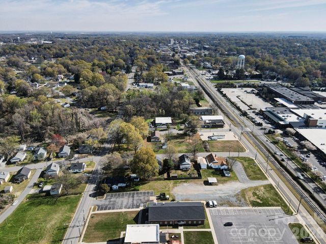 224 W Mills Avenue, Mooresville, NC 28115