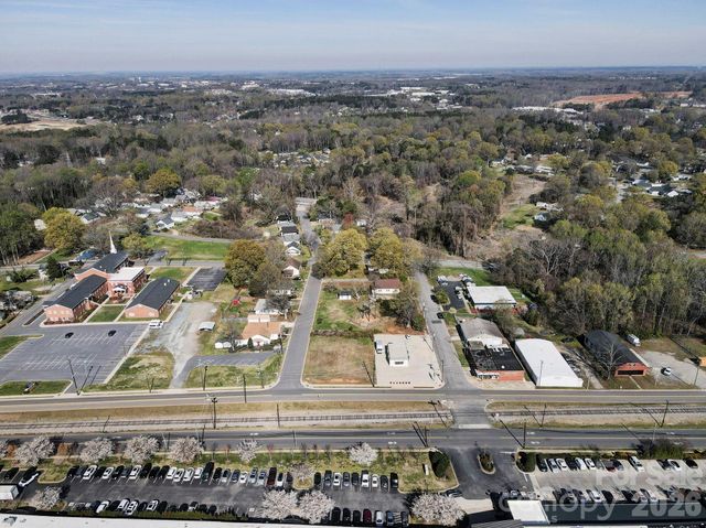 224 W Mills Avenue, Mooresville, NC 28115