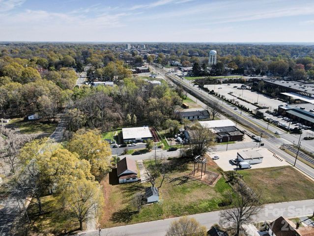 224 W Mills Avenue, Mooresville, NC 28115