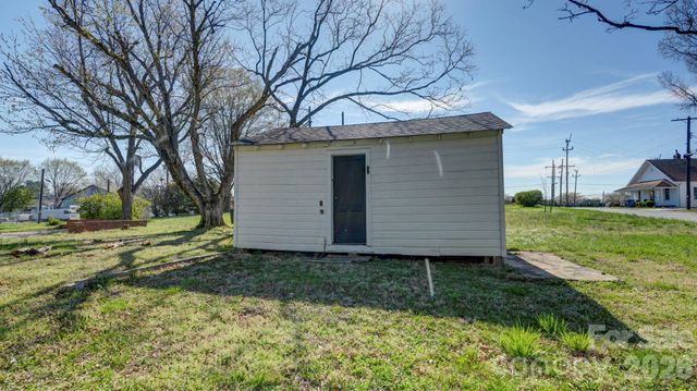 224 W Mills Avenue, Mooresville, NC 28115